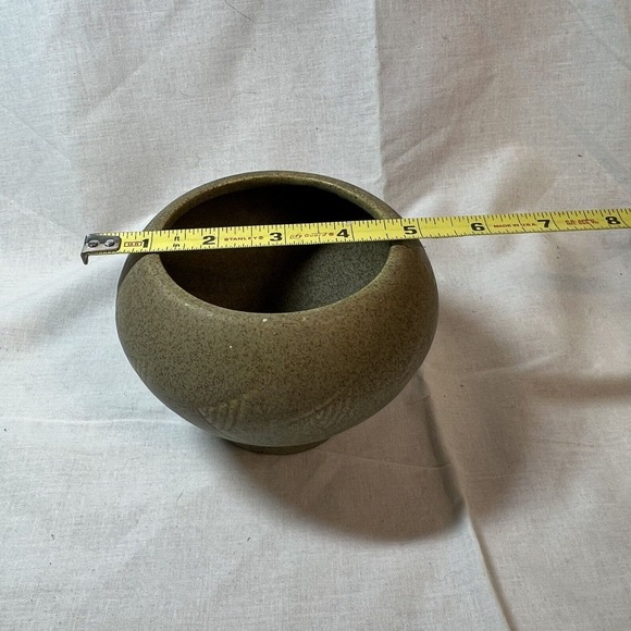 Vintage Sage Green McCoy‎ Floraline Scrolled Planter Vase Mid Century - Picture 2 of 5